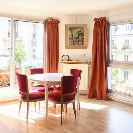 Duplex Near St Lazare Apartment