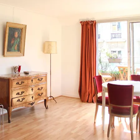 Duplex Near St Lazare *